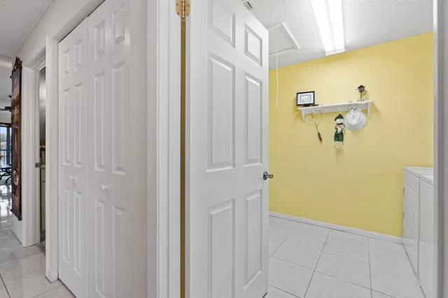 Unit 282 photo 8