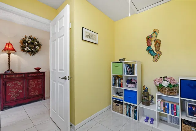 Unit 282 photo 9