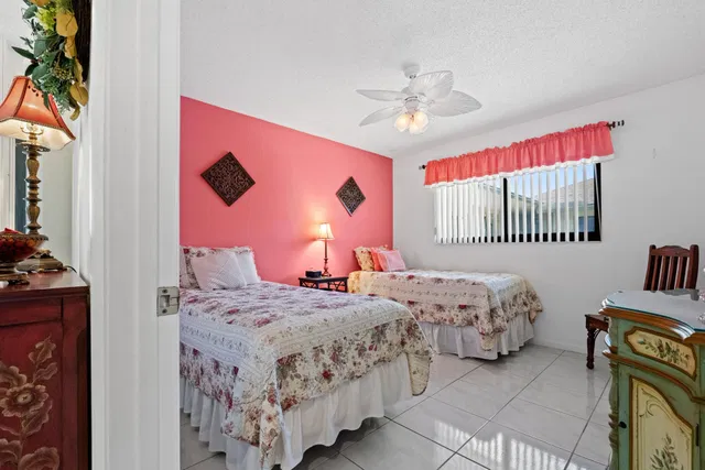 Unit 282 photo 10
