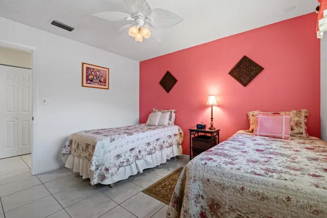 Unit 282 photo 11