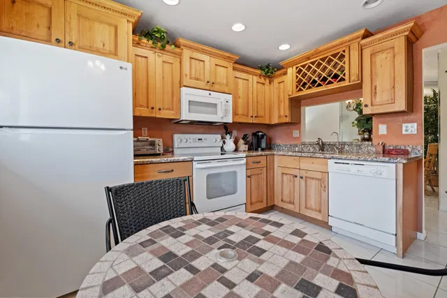 Unit 282 photo 15
