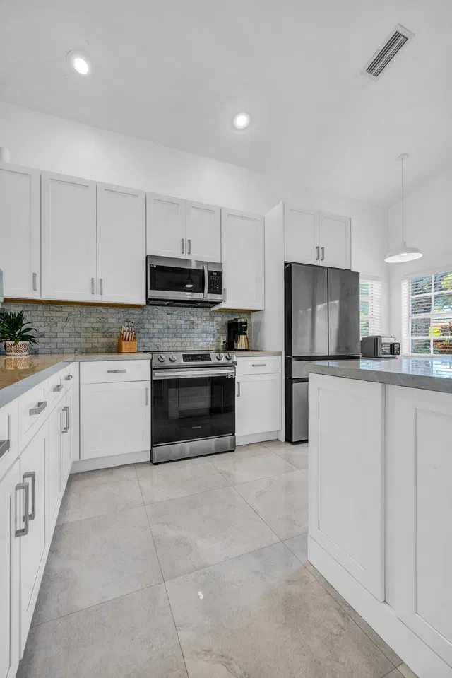 Residence photo 18