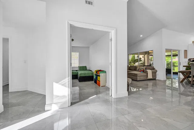 Residence photo 34