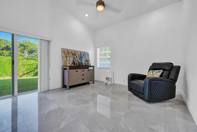 Residence photo 36