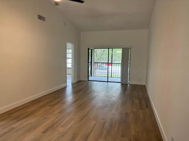 Unit O229 photo 2
