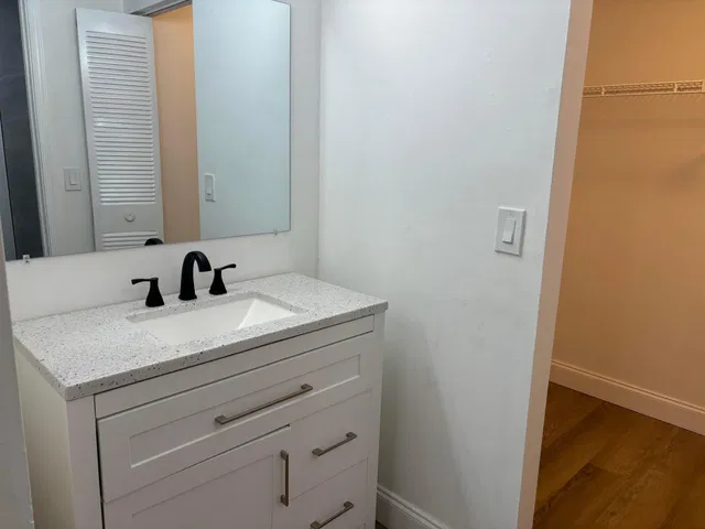Unit O229 photo 13