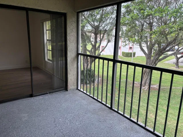 Unit O229 photo 18