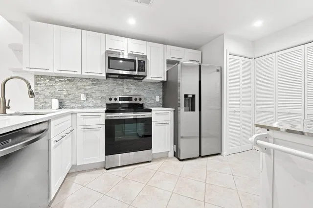  Unit 107 photo 4