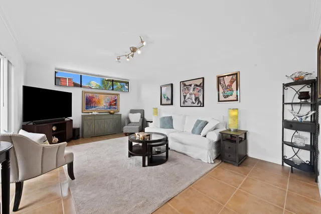 Residence photo 5