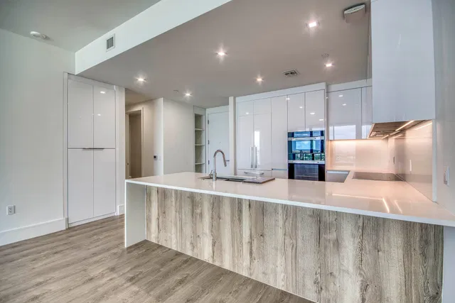 Nautilus 220 Unit 813 photo 13