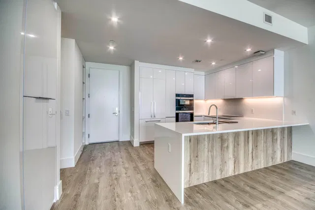 Nautilus 220 Unit 813 photo 14