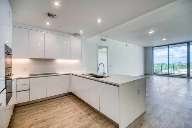 Nautilus 220 Unit 813 photo 16