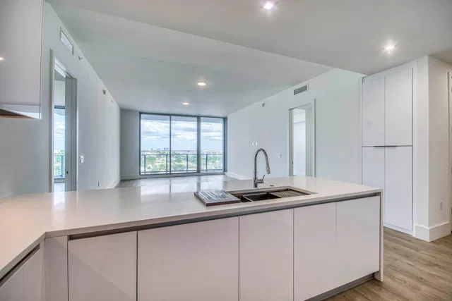 Nautilus 220 Unit 813 photo 17