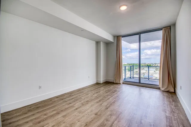 Nautilus 220 Unit 813 photo 19