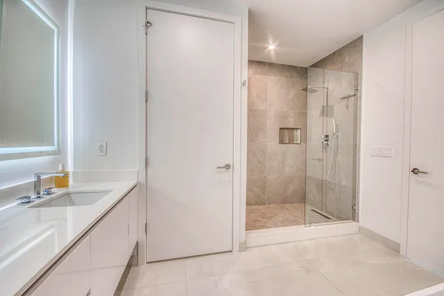 Nautilus 220 Unit 813 photo 21