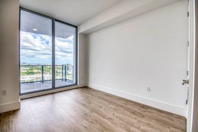 Nautilus 220 Unit 813 photo 24