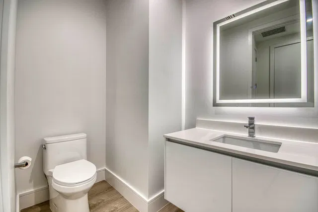 Nautilus 220 Unit 813 photo 27