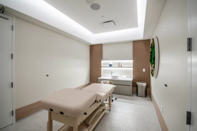 Nautilus 220 Unit 813 photo 47