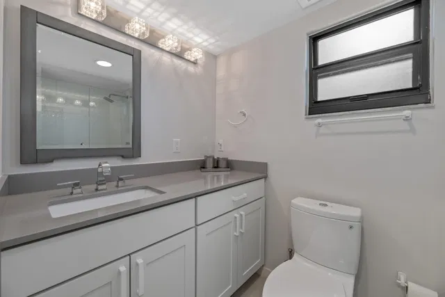 Unit 319 photo 6
