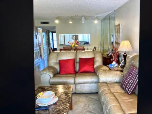 Unit 206 photo 3