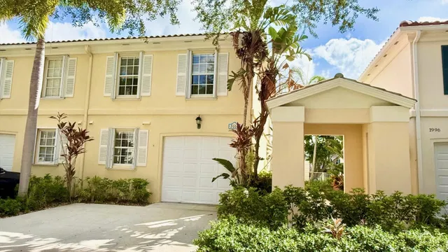 Residence photo 3