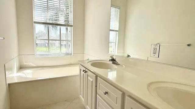 Residence photo 73