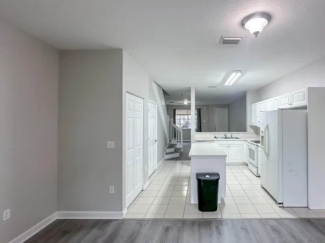  Residence photo 4