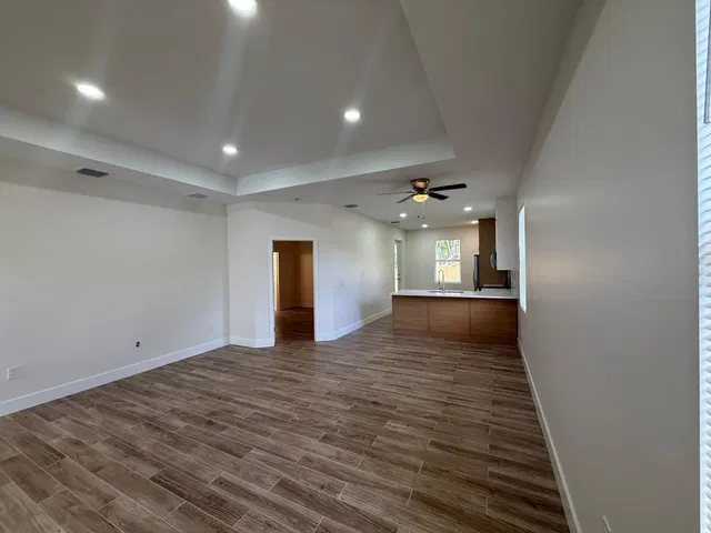 Residence photo 3