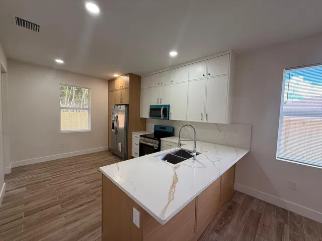 Residence photo 4