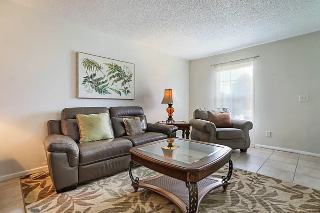 Residence photo 3