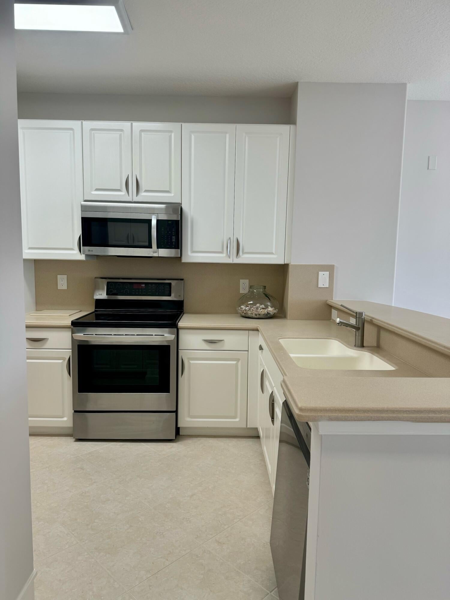 Unit 65 photo 6