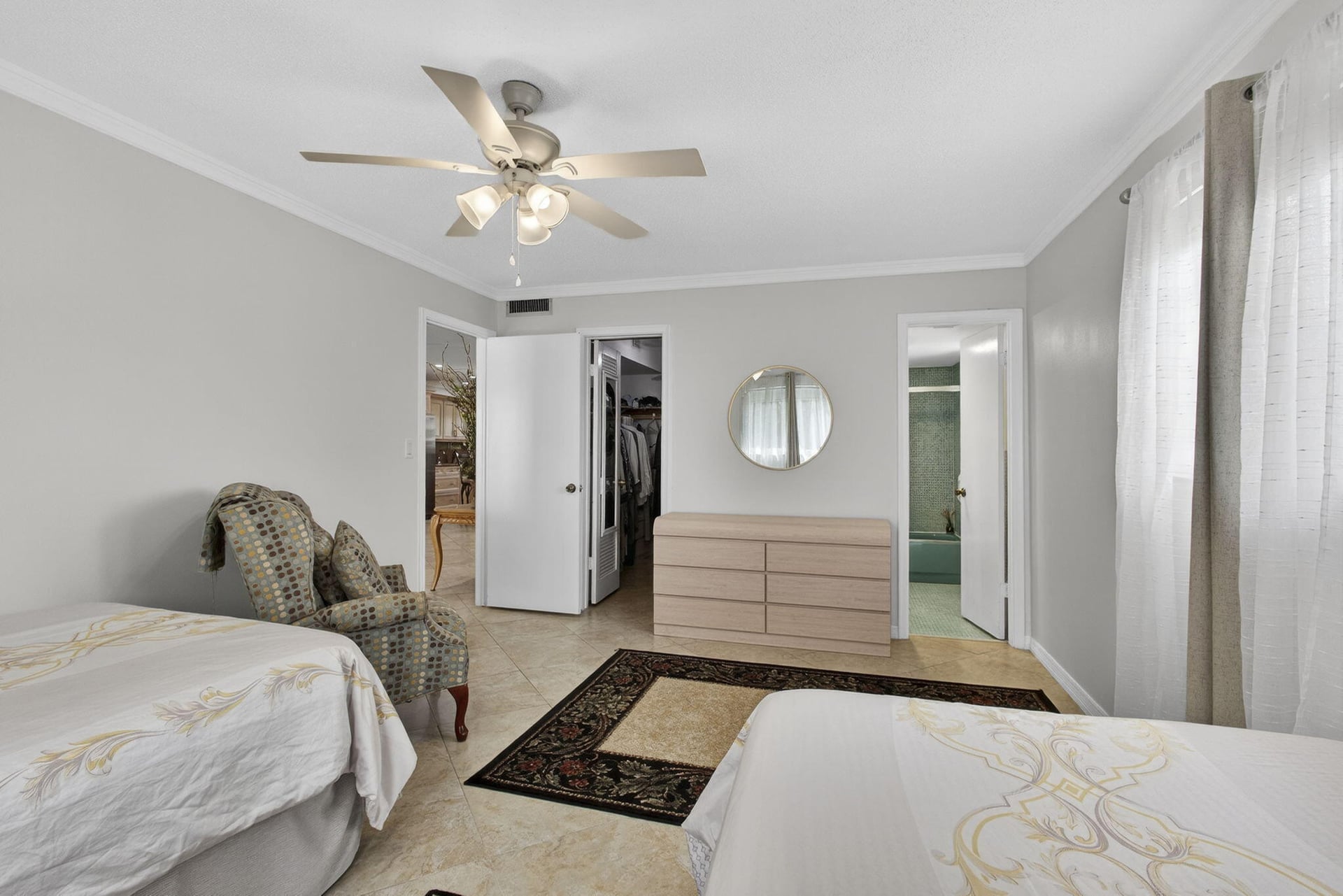 Residence photo 16