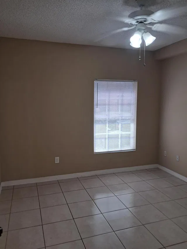 Unit 1212 photo 6
