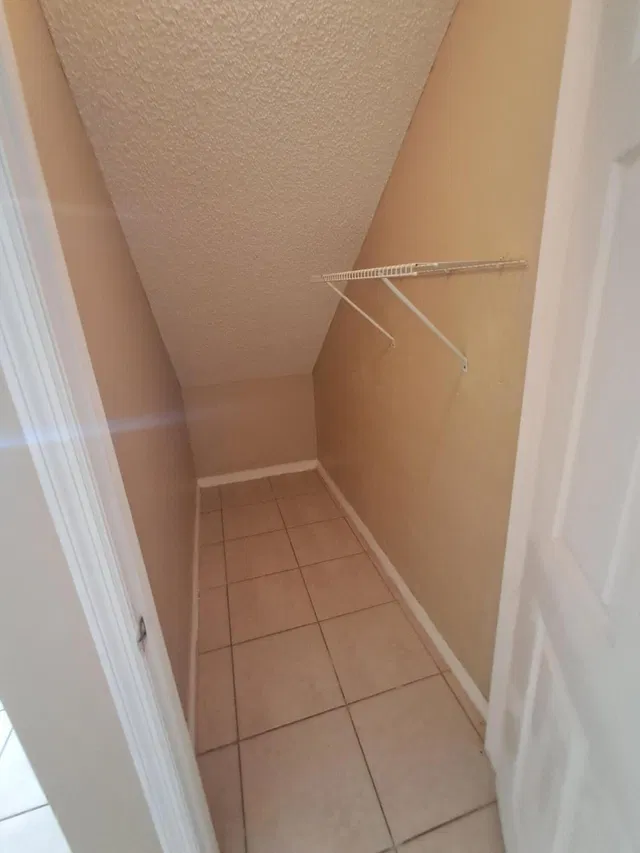 Unit 1212 photo 7