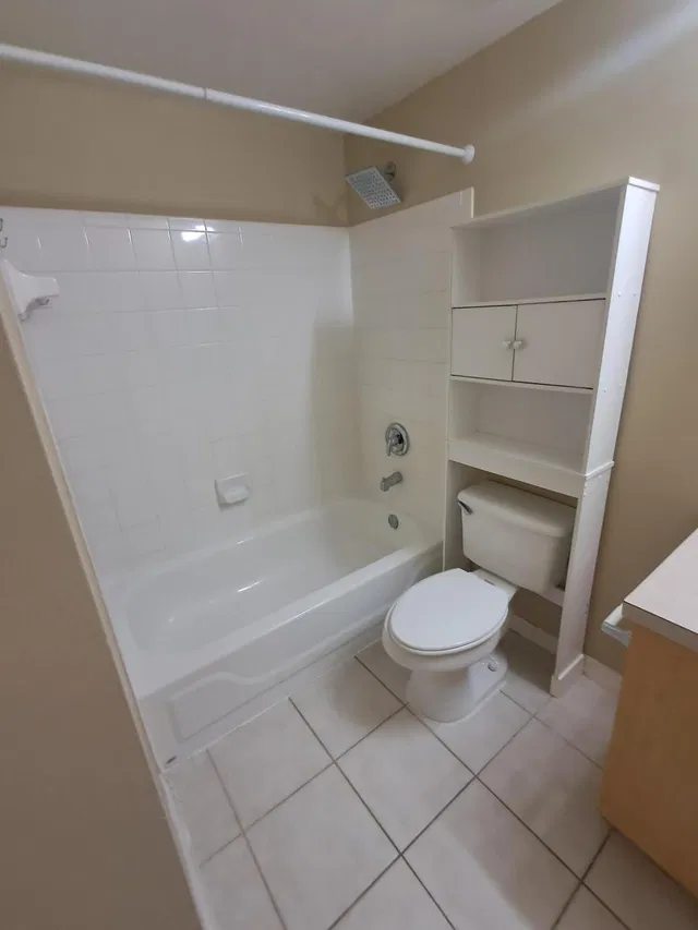 Unit 1212 photo 8