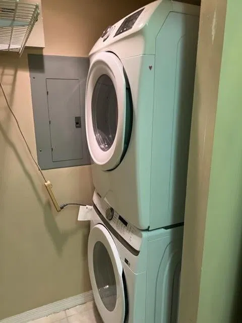 Unit 1212 photo 9