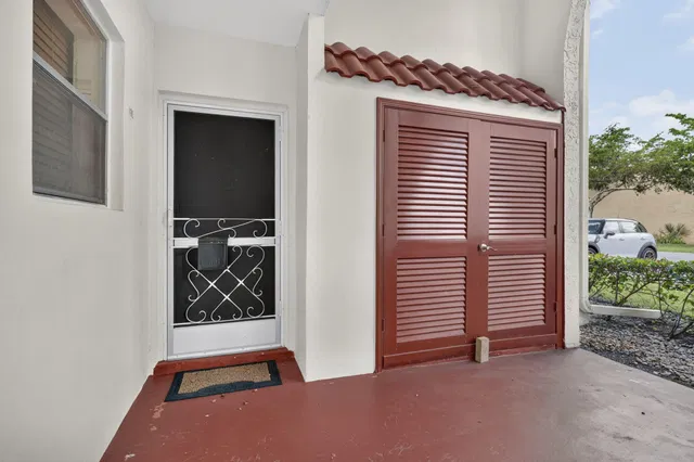 Unit 190 photo 2