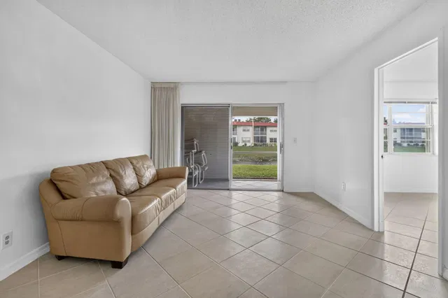 Unit 190 photo 15