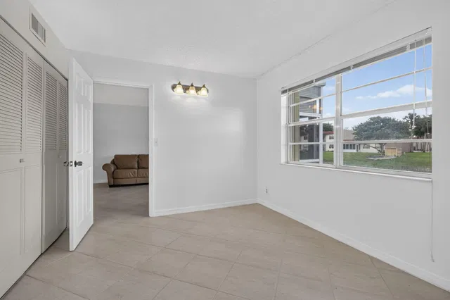 Unit 190 photo 21