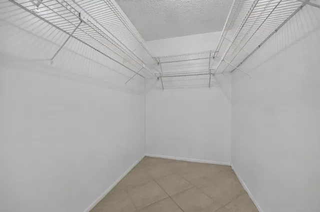 Unit 190 photo 25