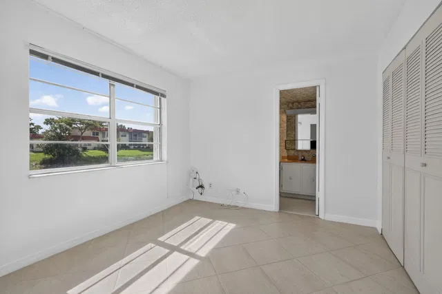 Unit 190 photo 26