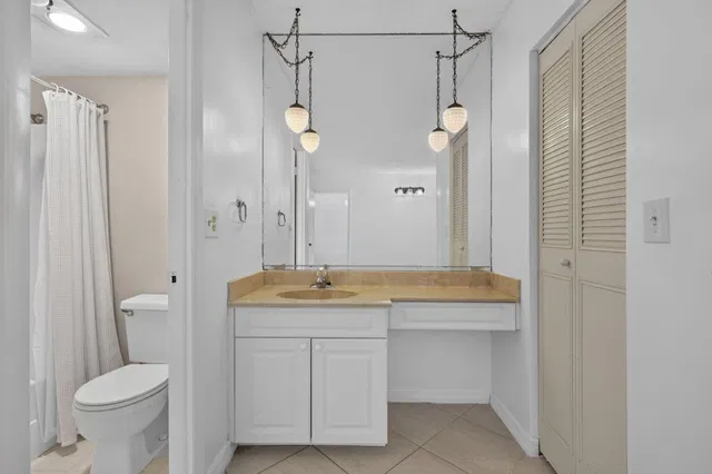 Unit 190 photo 29