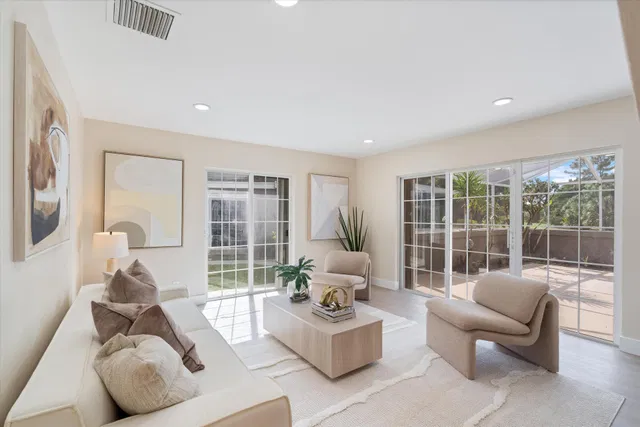 Residence photo 3