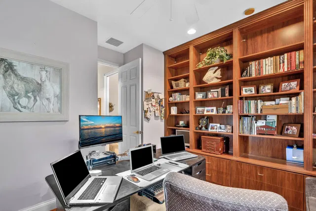 Residence photo 14