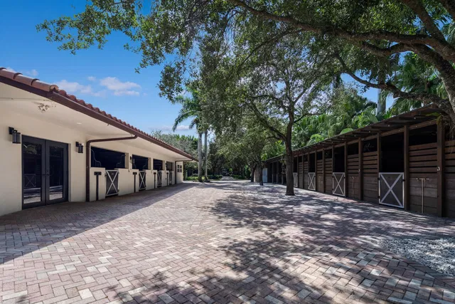Residence photo 81