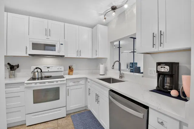 Unit 272B photo 3