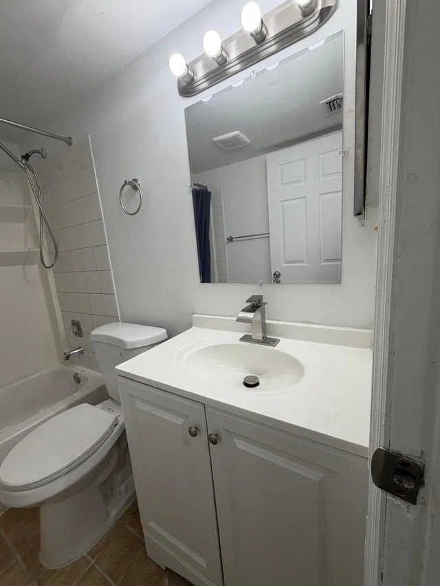 Unit 307 photo 17