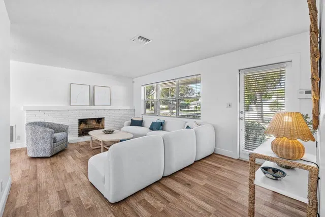 SoSo West Palm Beach Residence photo 2