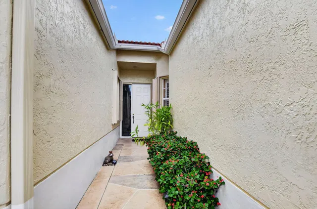 Residence photo 3