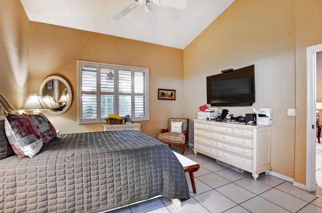 Residence photo 16